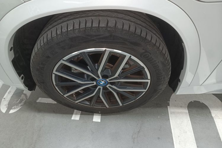 宝马iX1 2023款 eDrive25L M运动套装车身外观35