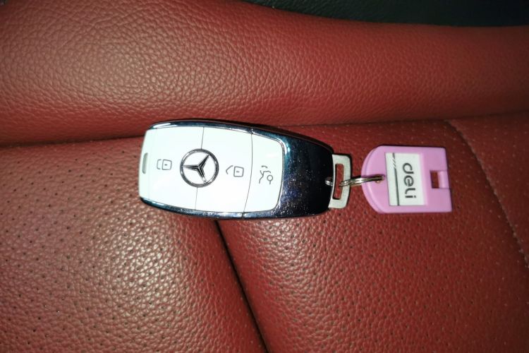 奔驰GLC轿跑 2020款 GLC 260 4MATIC 轿跑SUV中控内饰7001