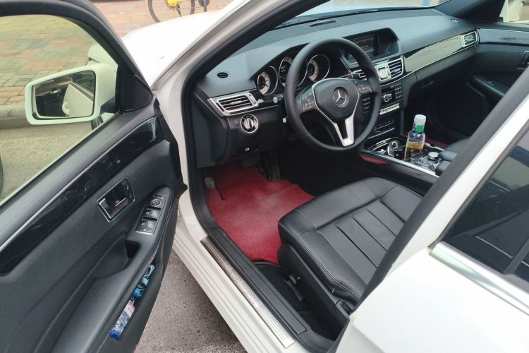 奔驰E级 2015款 E 180 L 运动型中控内饰7003
