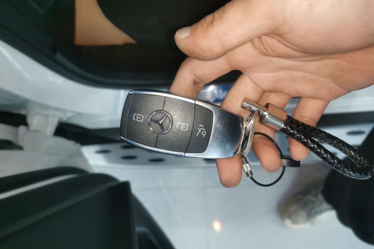 奔驰GLC 2021款 GLC 260 L 4MATIC 动感型中控内饰7001