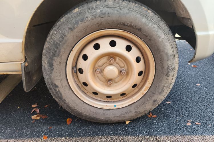 五菱汽车 五菱荣光 2014款 1.2L S 标准型车身外观10