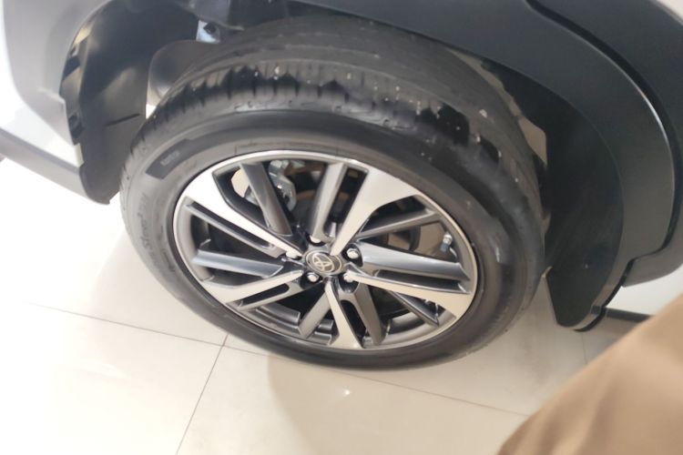 丰田 锋兰达 2022款 2.0L CVT豪华PLUS版车身外观6008