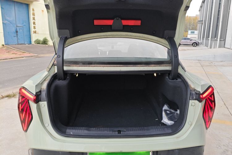 红旗EH7 2024款 690 Pro机舱底盘23