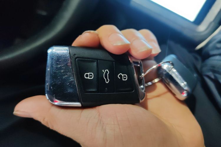 一汽-大众CC 2020款 330TSI 魅颜版 国VI中控内饰7001