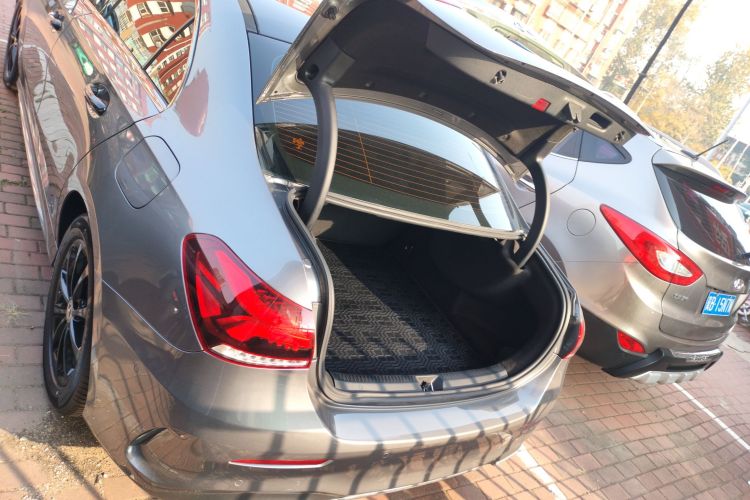 奔驰A级 2020款 改款 A 200 L 运动轿车时尚型机舱底盘23