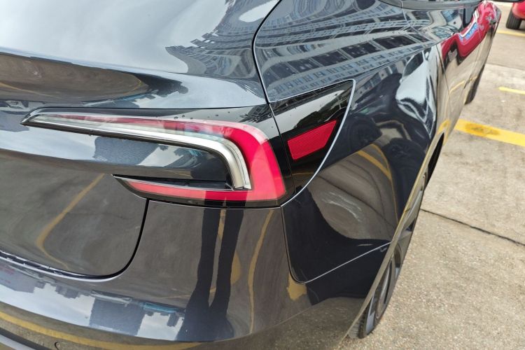 特斯拉 Model 3 2023款 后轮驱动版车身外观9