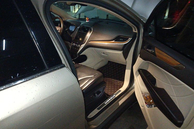 林肯MKC 2014款 2.0T 四驱尊耀版局部细节9005