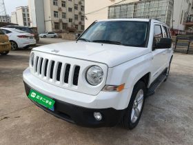 Jeep 自由客 2014款 2.0L 运动增强版