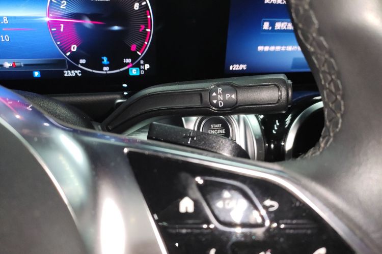 奔驰GLB 2024款 GLB 200 动感型中控内饰18