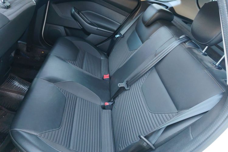 福特 福克斯 2018款 两厢经典 1.6L 自动风尚型智行版中控内饰21