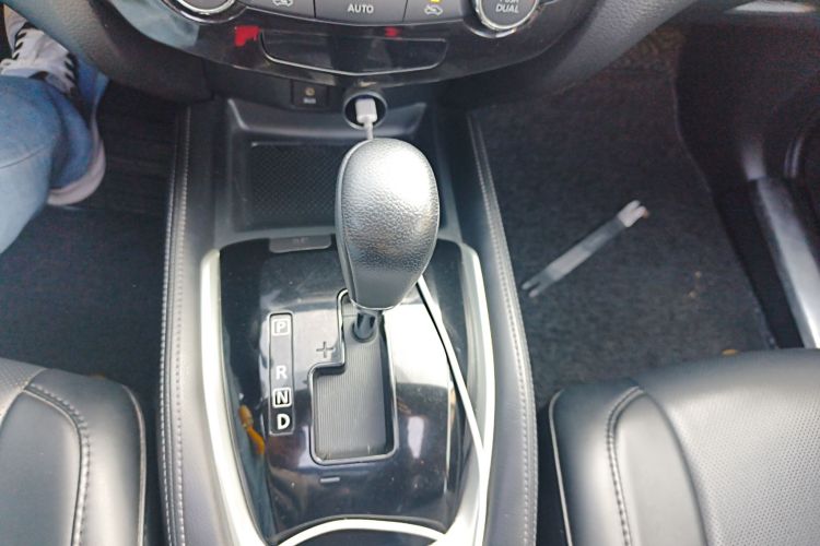 日产 奇骏 2014款 2.0L CVT舒适版 2WD中控内饰18