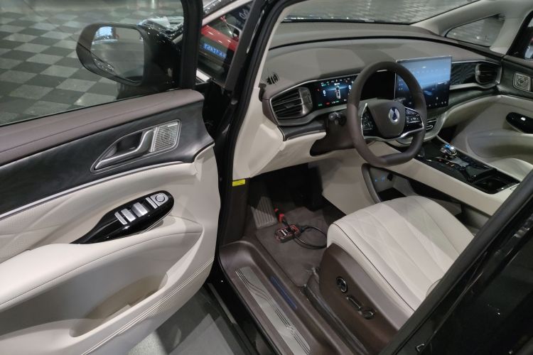 腾势D9 2024款 EV 620 尊享型中控内饰20