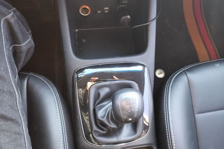 起亚K3 2016款 1.6L 手动GL中控内饰18