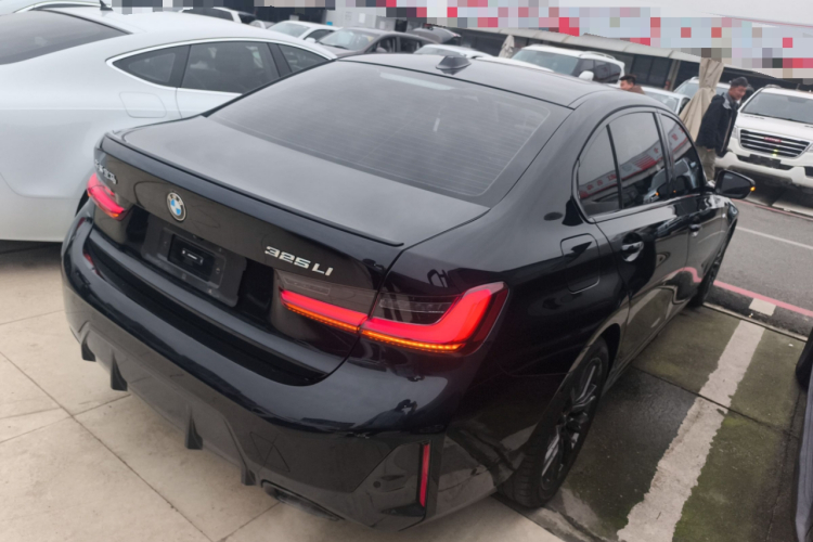 宝马3系 2024款 325Li M运动曜夜套装车身外观7