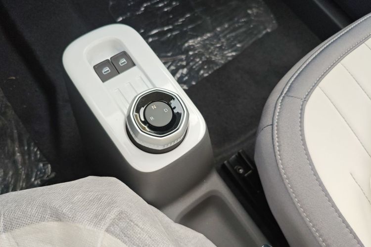 吉利银河 2025款 210km 熊猫骑士中控内饰18