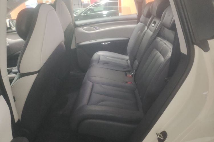 智己汽车 智己LS7 2023款 77kWh Urban Fit后驱版中控内饰7004