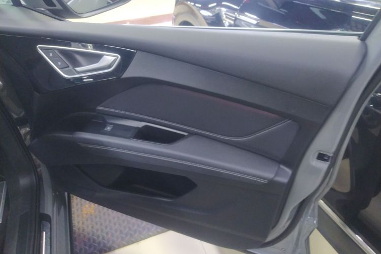 奥迪Q4 e-tron 2024款 40 e-tron 创境版中控内饰42