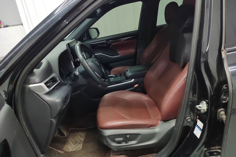 丰田 皇冠陆放 2021款 2.5L HEV四驱精英版局部细节19