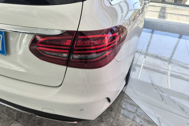 奔驰C级(进口) 2020款 改款 C 200 旅行轿车车身外观9