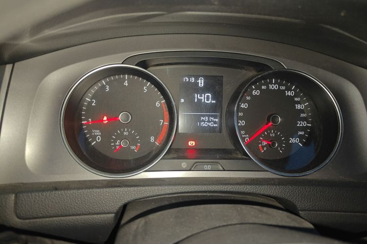 大众 高尔夫 2015款 1.6L 手动时尚型中控内饰14