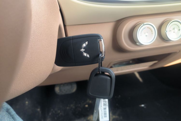 五菱汽车 宏光MINIEV 2025款 四门版 进阶款中控内饰11