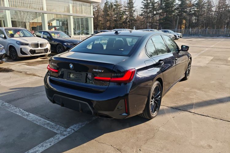 宝马3系 2024款 325i M运动曜夜套装车身外观7