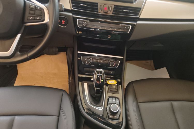 宝马2系多功能旅行车 2018款 220i 领先型中控内饰18