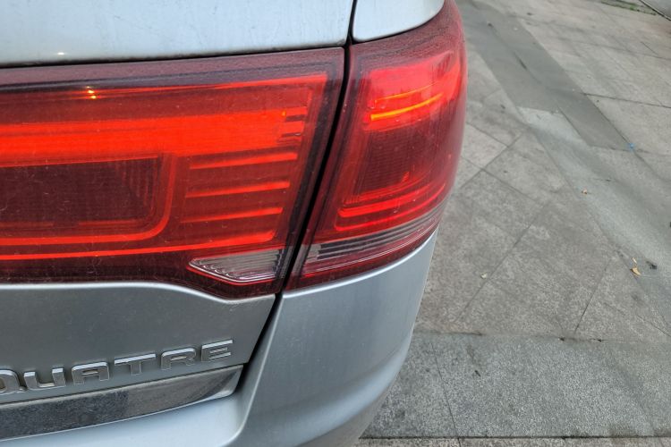 雪铁龙 世嘉 2013款 三厢 1.6L 手动品尚型车身外观9