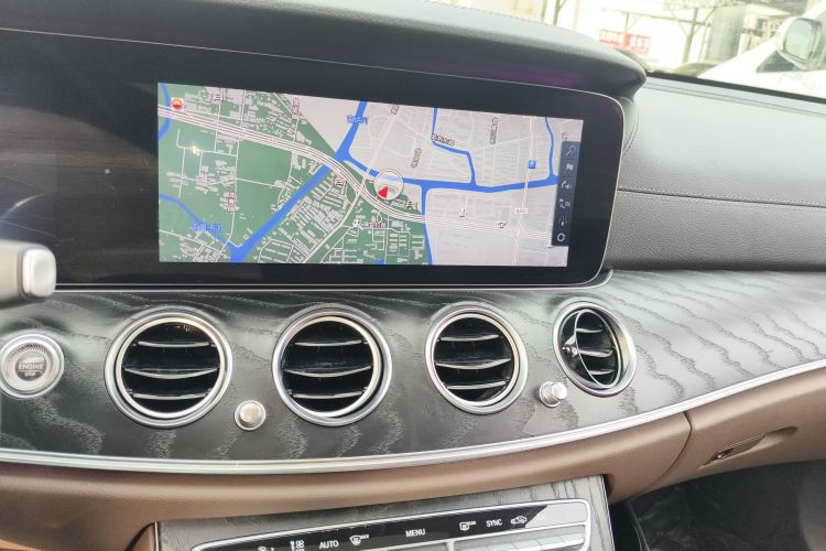 奔驰E级 2018款 改款 E 300 L 运动时尚型中控内饰16