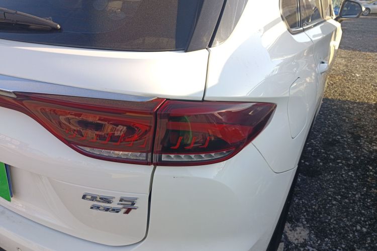 广汽传祺 传祺GS5 2019款 235T 自动精英版车身外观9