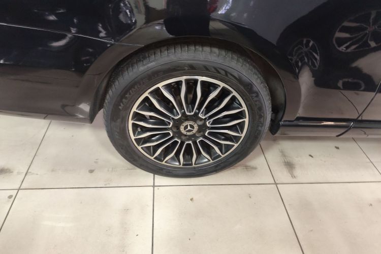 奔驰V级 2018款 V 260 L 尊贵加长版 国VI车身外观6003