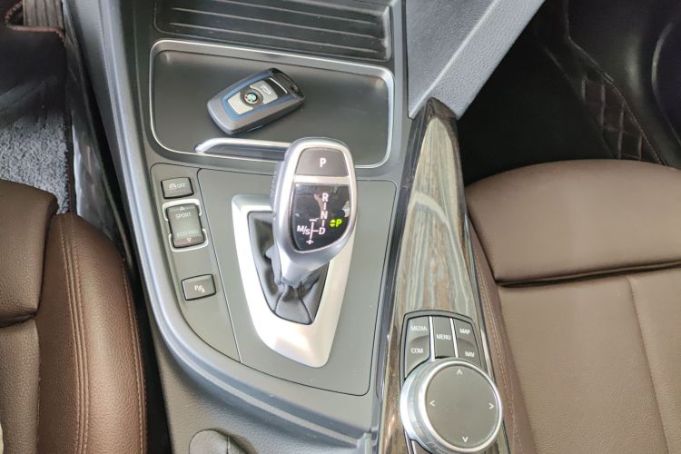 宝马3系 2018款 320Li M运动曜夜版局部细节18