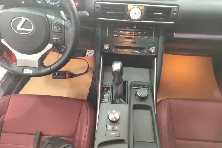 雷克萨斯IS 2017款 300 F SPORT版中控内饰16