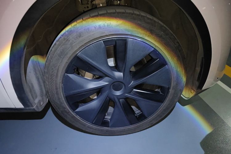 特斯拉 Model Y 2024款 后轮驱动版车身外观10