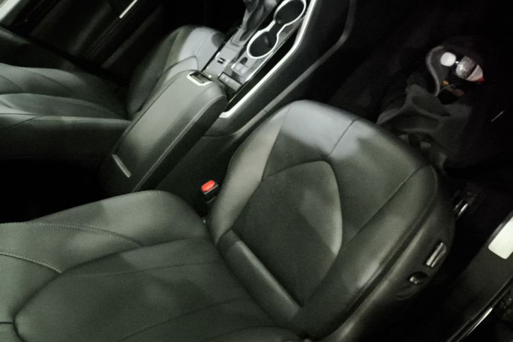 丰田 汉兰达 2023款 2.5L智能电混双擎两驱尊贵版 7座中控内饰41