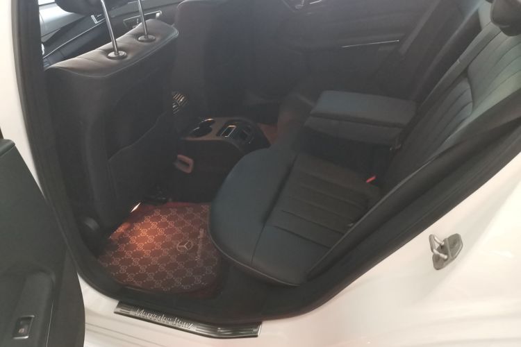 奔驰E级 2015款 改款 E 260 L 运动型中控内饰21