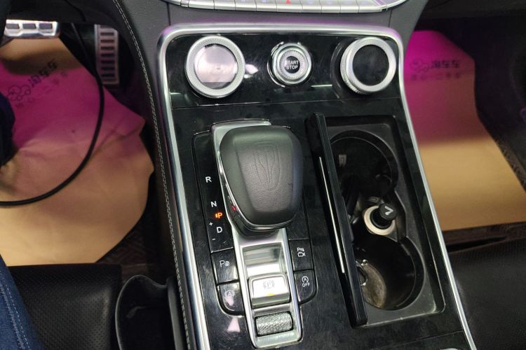 红旗H9 2020款 3.0T 智联旗领四座版中控内饰18