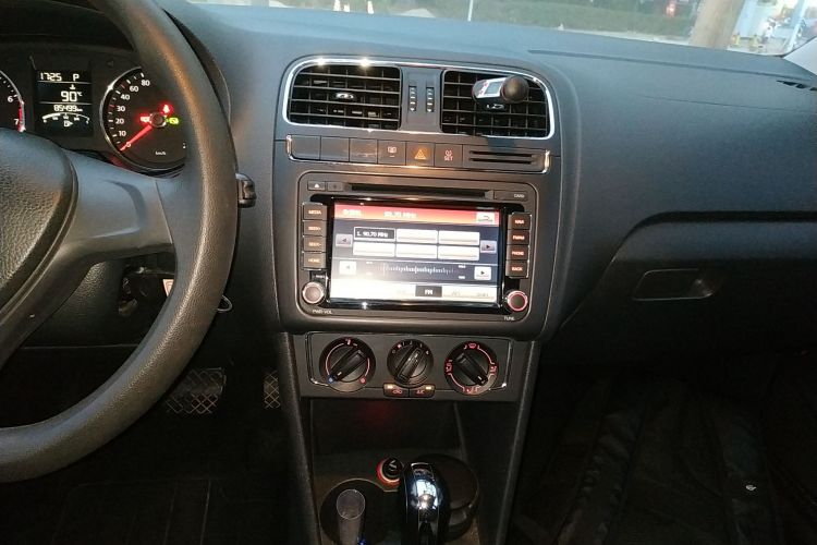 大众 Polo 2014款 1.6L 自动舒适版中控内饰16