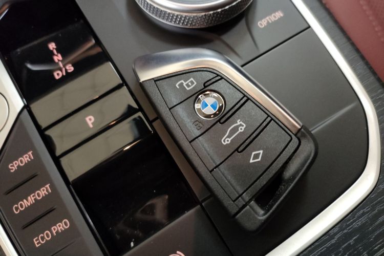 宝马3系 2025款 325Li M运动套装中控内饰7001