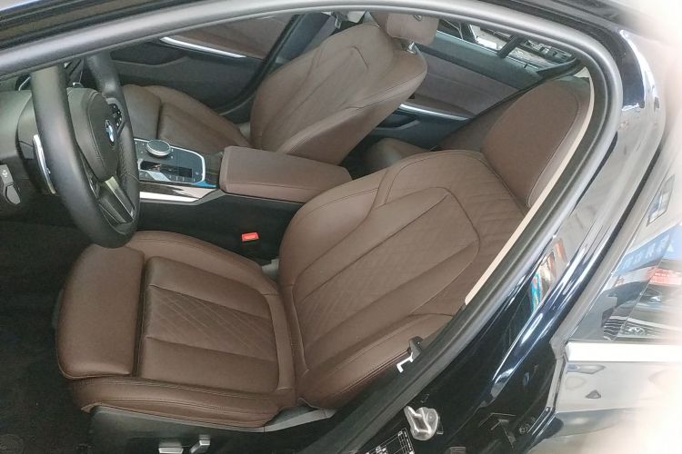 宝马3系 2023款 325Li M运动套装中控内饰19