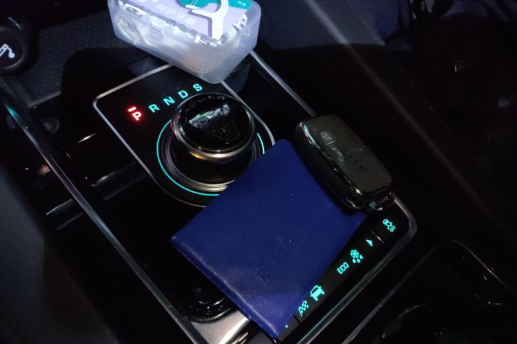 捷豹F-PACE 2020款 2.0T 都市尊享版中控内饰18