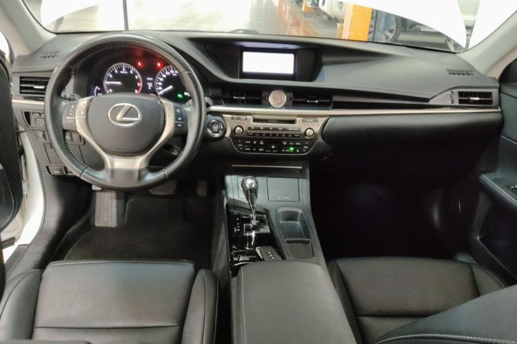 雷克萨斯ES 2013款 250 精英版中控内饰12