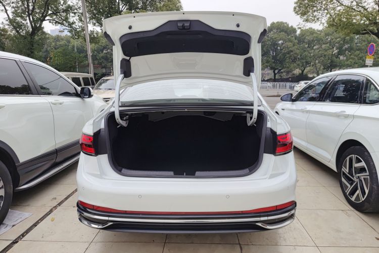 大众 速腾 2023款 200TSI DSG超越版机舱底盘23