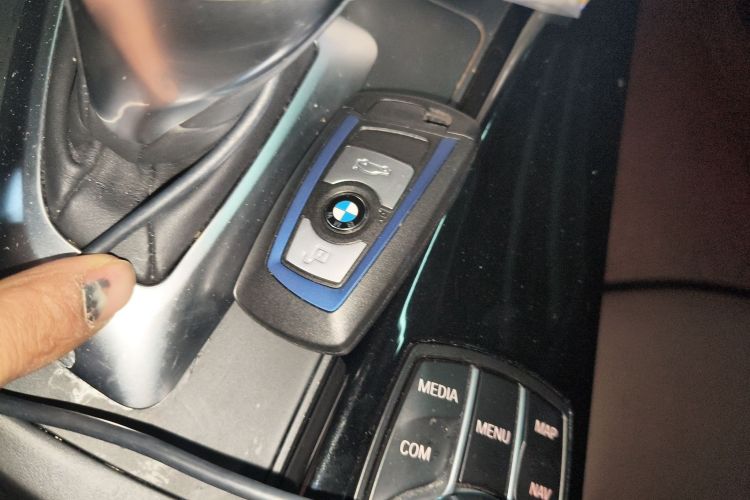 宝马3系 2018款 320Li 领先型M运动套装中控内饰7001