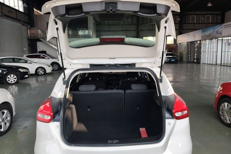 福特 福克斯 2017款 两厢 1.6L 自动舒适型智行版机舱底盘23