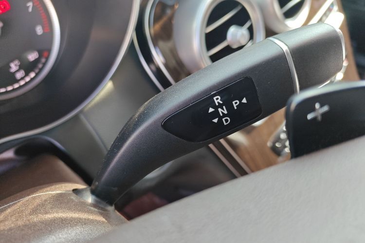 奔驰GLC 2019款 改款 GLC 260 L 4MATIC 豪华型中控内饰18