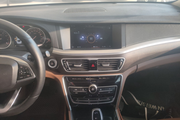 吉利汽车 博瑞 2017款 1.8T 尊贵型中控内饰16