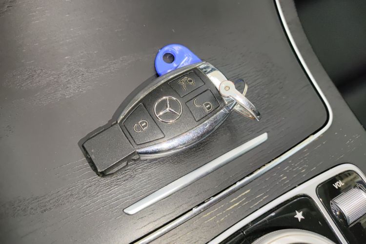 奔驰C级 2017款 改款 C 200 L 运动版中控内饰11