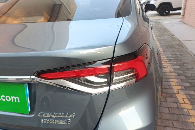 丰田 卡罗拉 2019款 双擎 1.8L E-CVT旗舰版车身外观6006