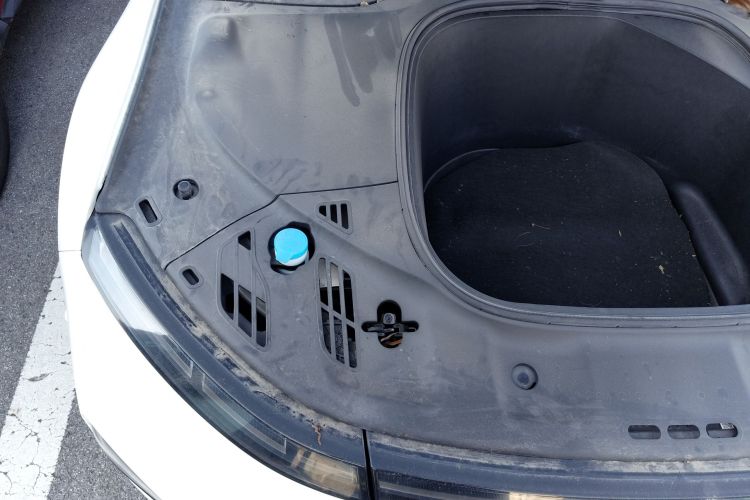 小鹏P7 2020款 586N机舱底盘25